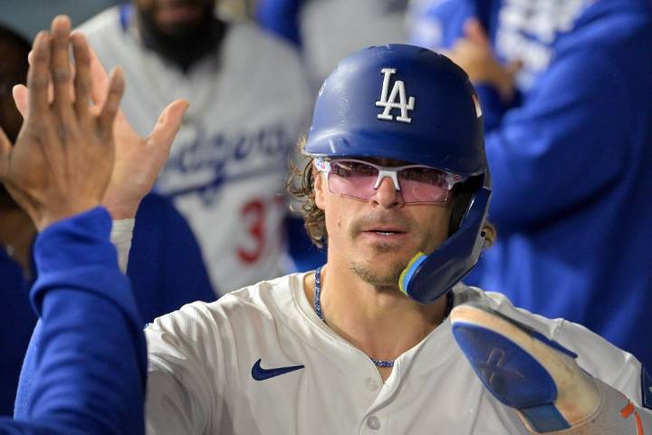 Deadspin | Mookie Betts' 4-hit night sends Dodgers past Reds, into NLDS