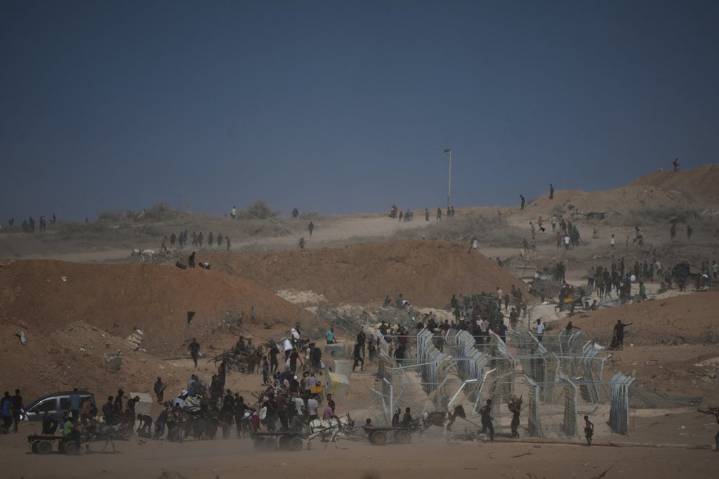 Officials say food sites run by controversial US-Israeli-backed group in Gaza are being shut down – Winnipeg Free Press