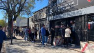 Colón vuelve a vender camisetas de temporadas anteriores en la tienda del club