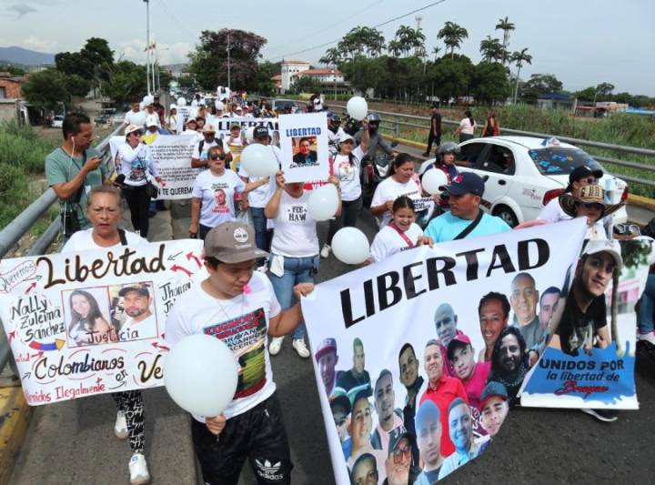 Familiares de colombianos detenidos en Venezuela piden su liberación en puente fronterizo