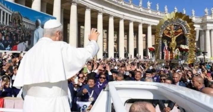 Saludo del Papa a la Hermandad del Señor de los MilagrosSaludo del Papa a la Hermandad del Señor de los Milagros