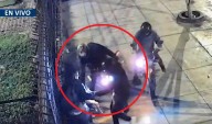 La Victoria: delincuentes en moto asaltan a jóvenes en la puerta de un condominio