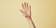 Cómo hacer la “prueba del pulgar” para saber si tienes más riesgo de tener un aneurisma de aorta, según un especialista