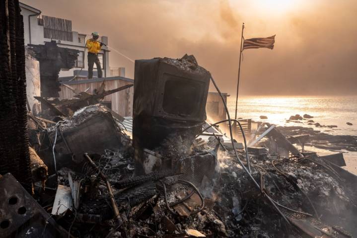 An Uber driver set blaze that led to destructive Palisades fire, federal authorities say