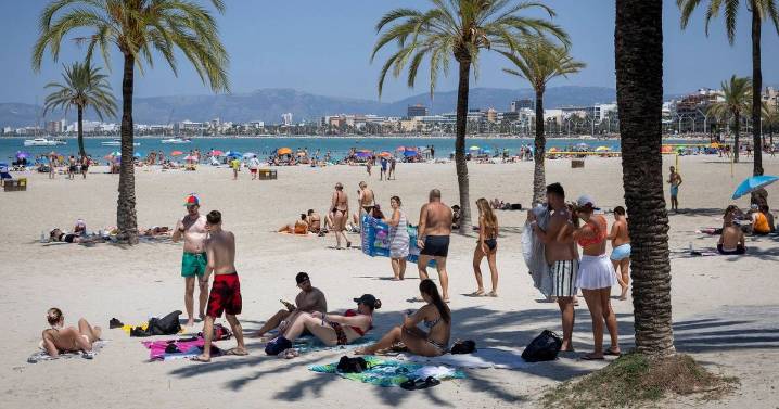 Popular Brit holiday hotspot brings in tough new rule including party boat ban