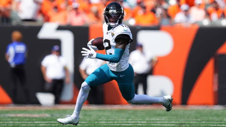 Jaguars place WR/CB Travis Hunter on IR with knee injury