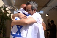 Las noticias, en 2 minutos. Hamas liberó a los 20 rehenes vivos que tuvo cautivos por 2 años; Milei viaja a Washington para ver a Trump