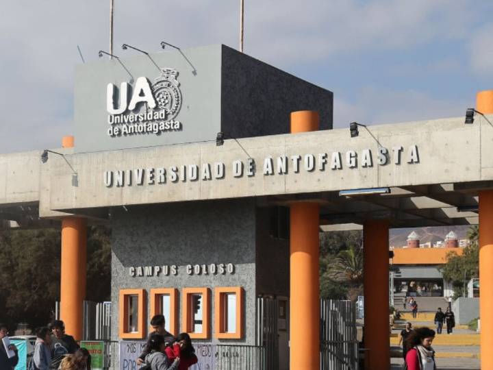 VIDEO. Evacúan importante universidad de Antofagasta por amenaza de tiroteo