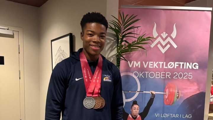 Impresionante: Jokser Albornoz, el colombiano revelación del Mundial de pesas tras ganar tres medallas desde el grupo B de los 94 kilos