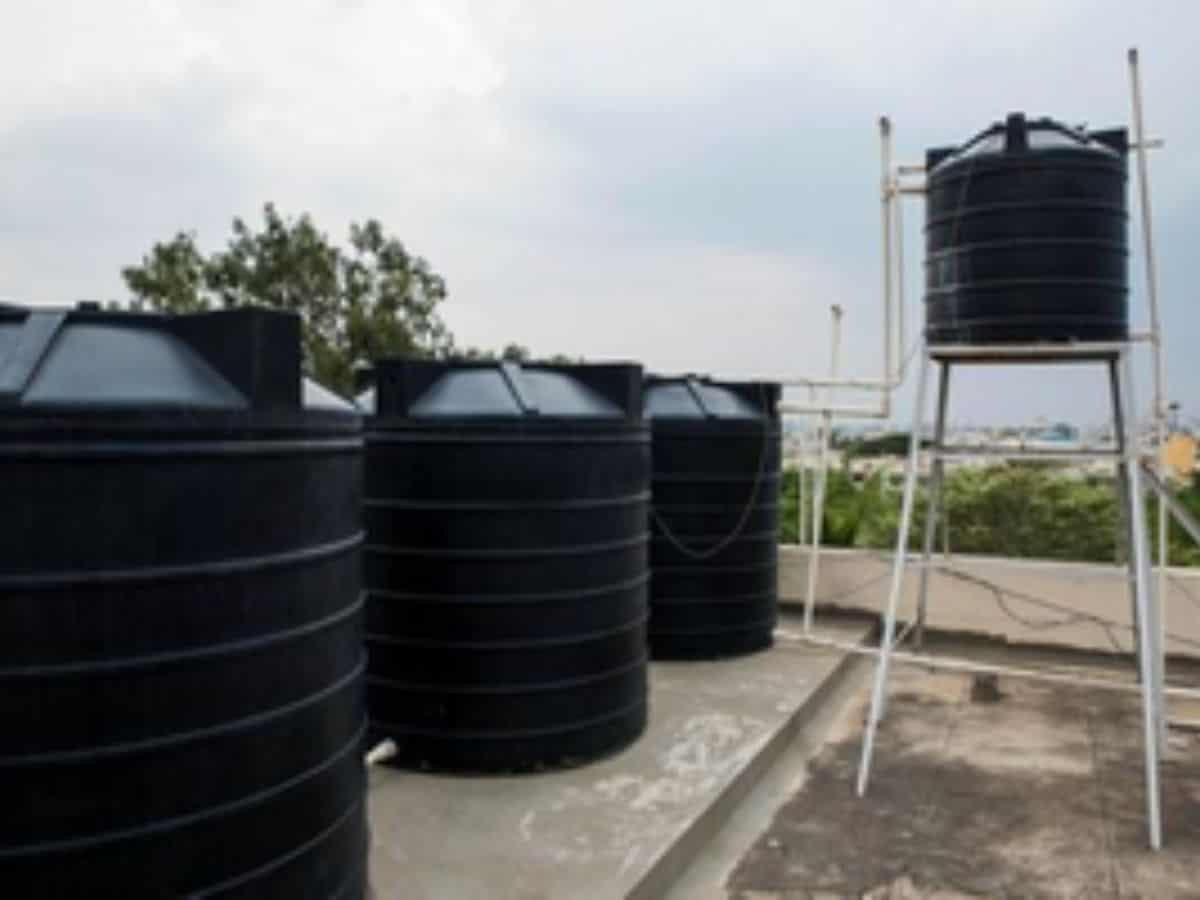 Mother, son killed as water tank crashes in through roof in Telangana