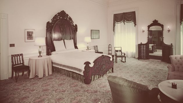 President Trump shows off White House’s Lincoln Bathroom renovated entirely in marble