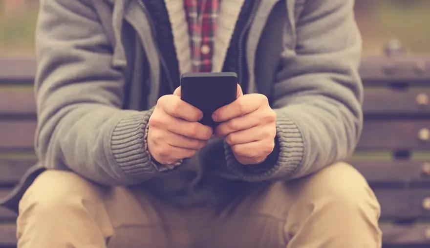 Tenía agendada a su esposa como “gordita” en el celular y la justicia lo condenó