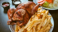Famosa pollería celebra octubre regalando pollo a la brasa: conoce las fechas y cómo acceder