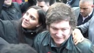 Milei cruzó a un vecino que lo insultó: "Te bajo más la inflación así puteás un poco más"