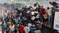 La población gazatí celebra la entrada de ayuda humanitaria en Gaza