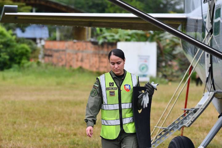 Alexandra Recalde, la única mujer tripulante de ala fija en la Aviación del Ejército Nacional