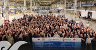 Deja GM sin empleo a mil 200 trabajadores en Canadá; cierra planta de autos eléctricos