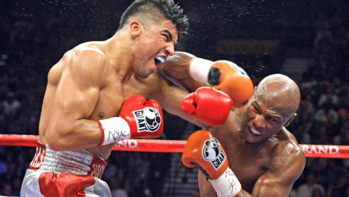 Floyd Mayweather Jr-Victor Ortiz Fight Relived In Dexton Deboree Doc