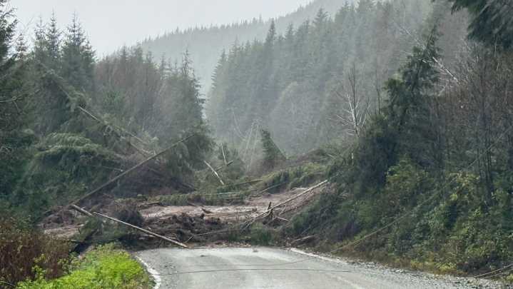 8 rescued after landslide traps vehicles in northern Vancouver Island