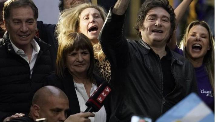 Javier Milei retomó la campaña en Tres de Febrero y volvió a hablar de "civilización o barbarie"