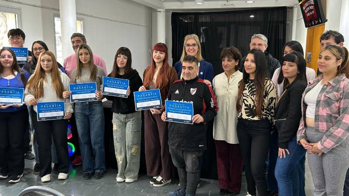 Reconocimiento a jóvenes que realizaron pasantías laborales en Turismo
