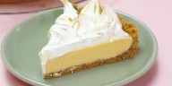 Pay de crema de limón, un postre ideal para acompañar con vino blanco o café