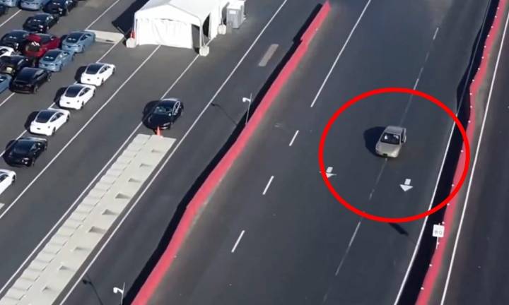 Tesla takes huge step with Cybercab in new spotting