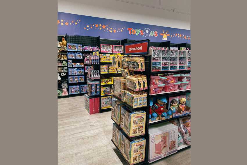 Toys“R”Us opens seasonal holiday shop at Lakeside Shopping Center