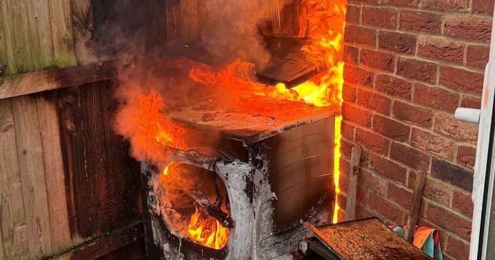 Firefighters rush to flames on Cambridgeshire street