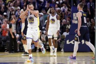 Con 42 puntos, Curry lleva a Warriors a victoria de 137
