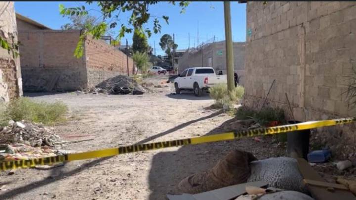 Hallan cadáver envuelto en cortinas en la colonia Monterrey