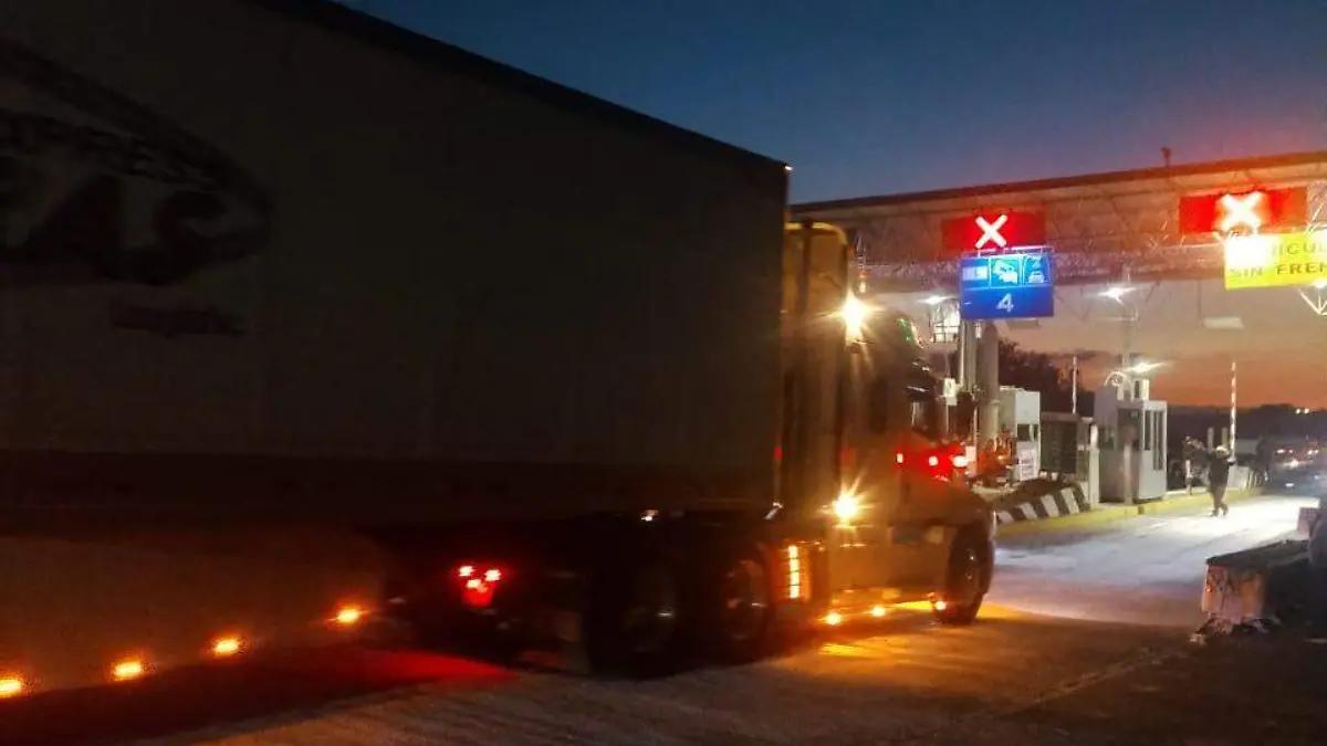 Productores de maíz liberan carreteras tras realizar varios bloqueos en Michoacán