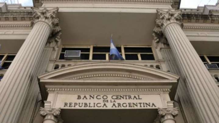 Argentina anuncia la firma de "un acuerdo de estabilización cambiaria" con EE. UU.