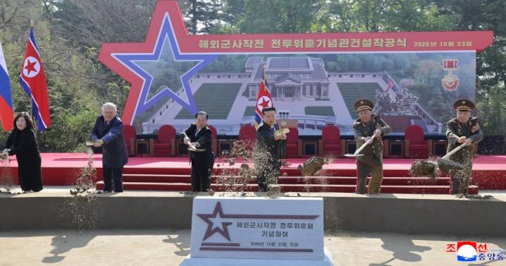 Corea del Norte construye monumento en memoria de las tropas caídas en la guerra de Ucrania