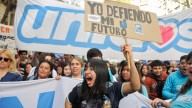 "Que Milei cumpla la ley": marcha contra los vetos al Garrahan, universidades y Discapacidad