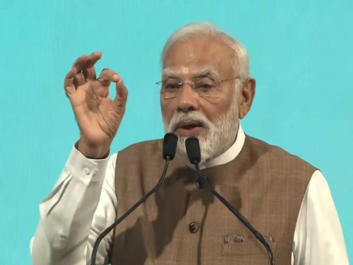 PM hails Kandla Port for indigenous green hydrogen plant