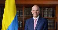 Carlos Camargo asumió como magistrado de la Corte Constitucional: así quedaron las cargas