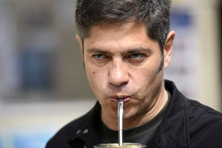 "Habla de sus limitaciones". Kicillof respondió a la no invitación de Milei a la reunión con gobernadores