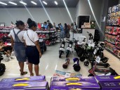 Maturineses aprovechan ofertas en juguetes previniendo alza de precios