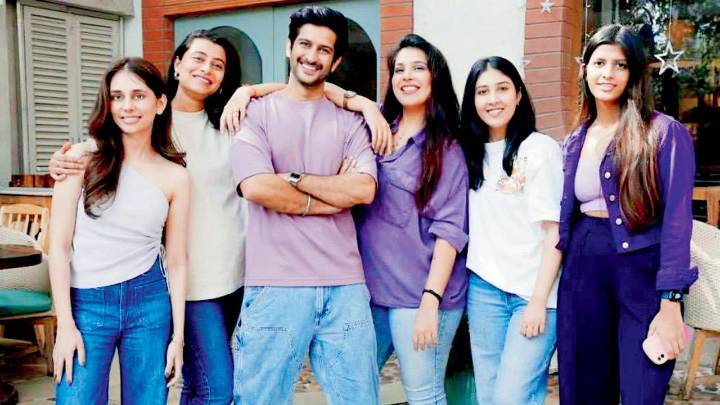 Innovative ways Mumbai's singles are meeting new people