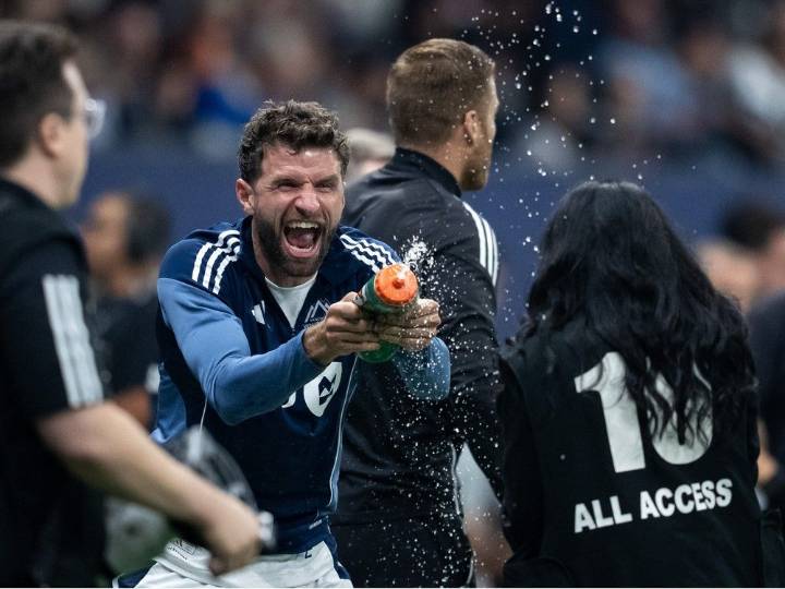 Whitecaps: Thomas Muller's excellent adventure