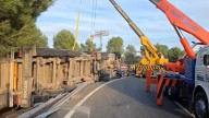 El vídeo del trabajo pesado que hubo que realizar tras este aparatoso accidente en Albacete capital