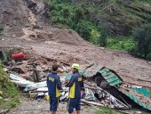 Snowfall, landslides close Srinagar