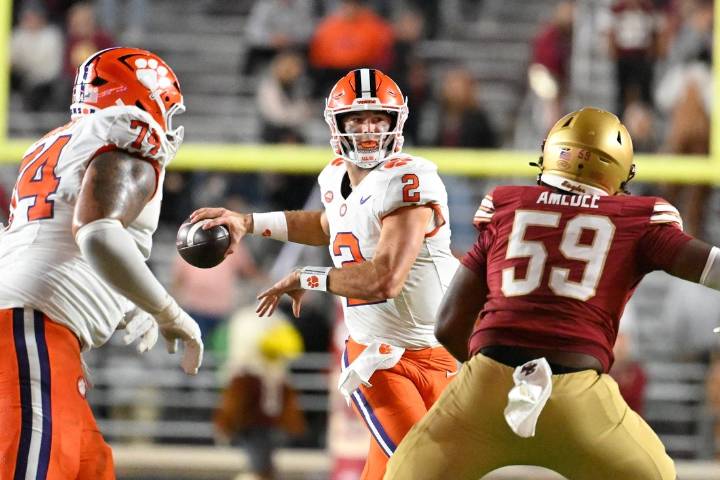 Deadspin | Clemson, Duke seek to keep hopes alive in late-season matchup