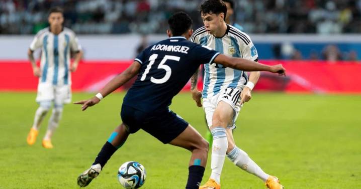 El representante de Soulé le metió presión a Scaloni y sugirió que podría jugar en Italia