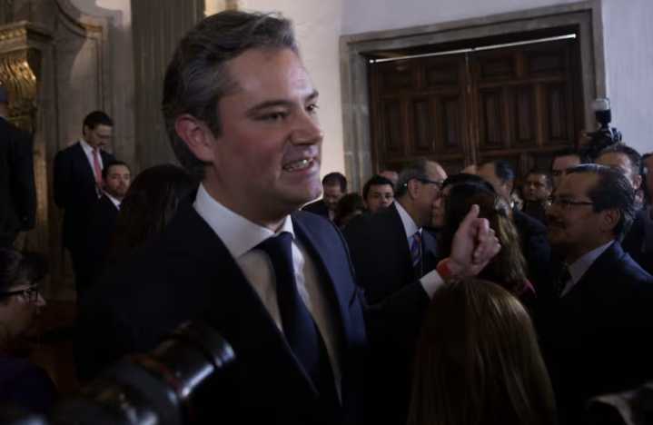 ¿Aurelio Nuño se va a MC? Captan a exsecretario de Peña en evento del partido naranja