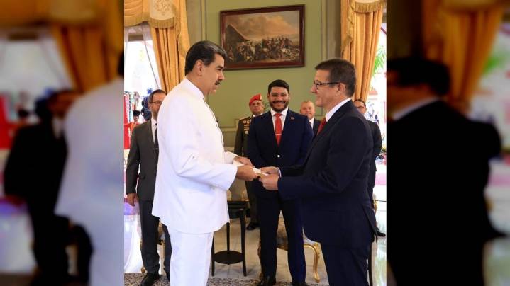 Presidente Maduro recibió las Copias de Estilo del embajador de Cuba