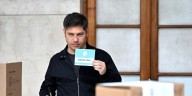 Kicillof dijo que es “una elección crítica” y reiteró su pedido de diálogo con Milei: “Tienen mi teléfono en la Rosada, úsenlo”