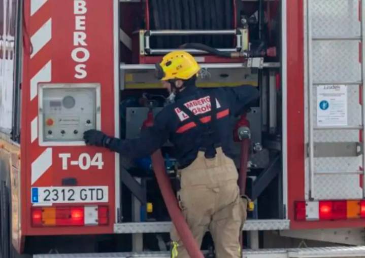 Un herido al explotar una bombona de butano en Pérez Galdós