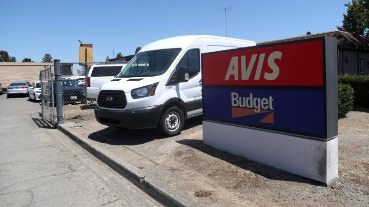 Avis Budget employee accused of stealing cars from NY airport site